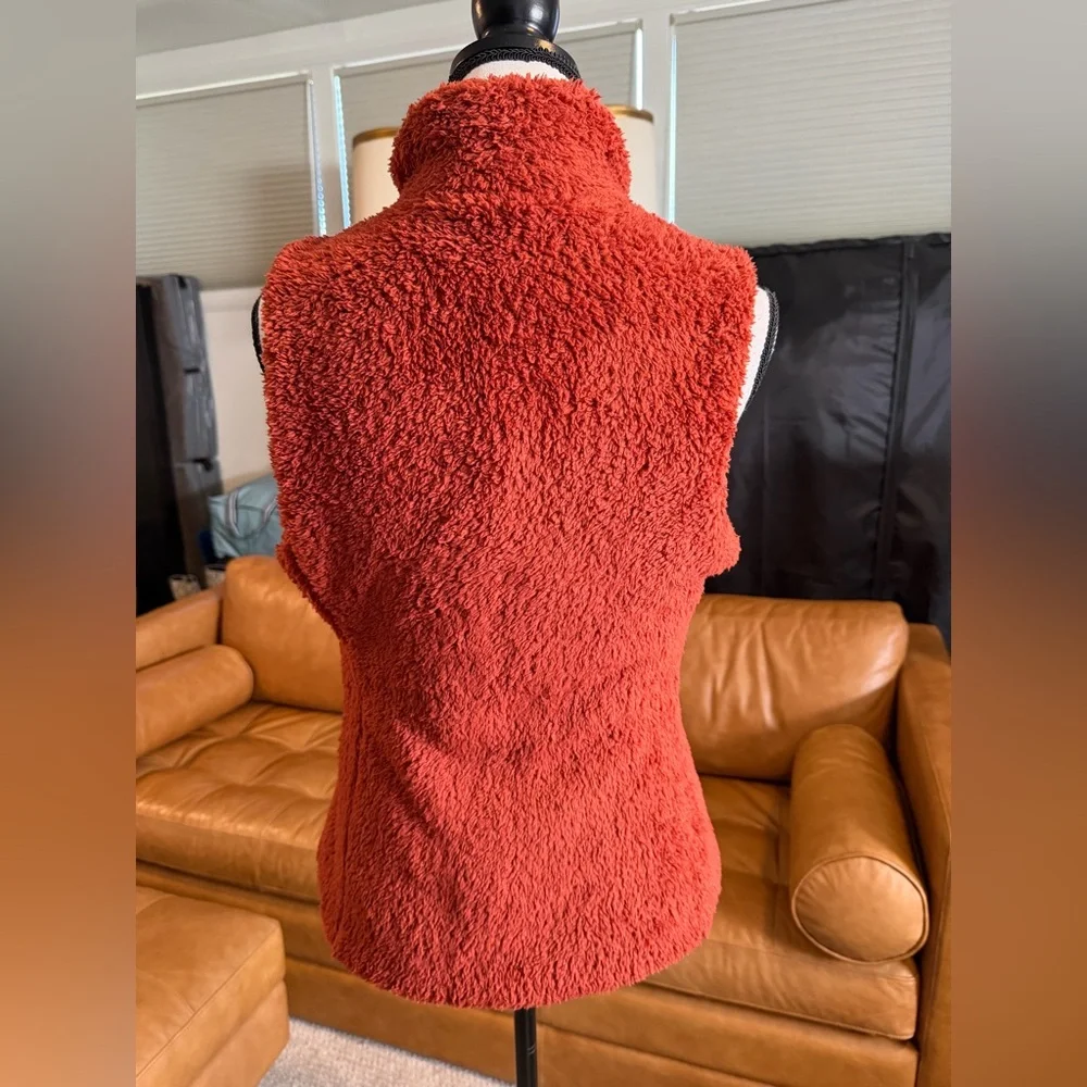 Patagonia Women's Burnished Red Fleece Vest NWT - Picture 3 of 15